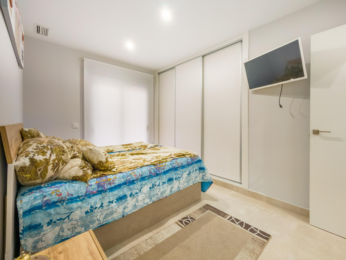 For sale - 2 Bedroom 2 Bathroom Apartment - Middle Floor Apartment in Torrevieja - Torrevieja Centro  - Alicante