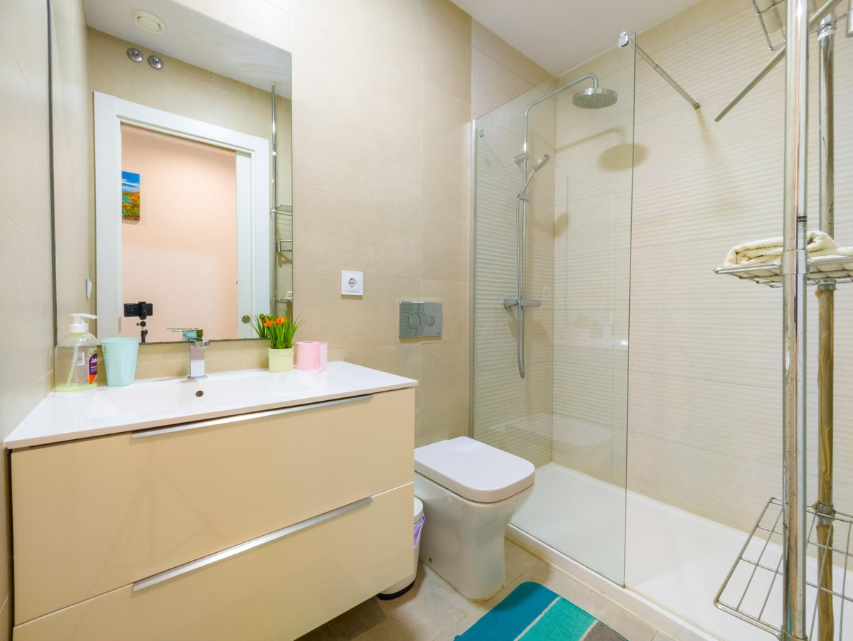 For sale - 2 Bedroom 2 Bathroom Apartment - Middle Floor Apartment in Torrevieja - Torrevieja Centro  - Alicante