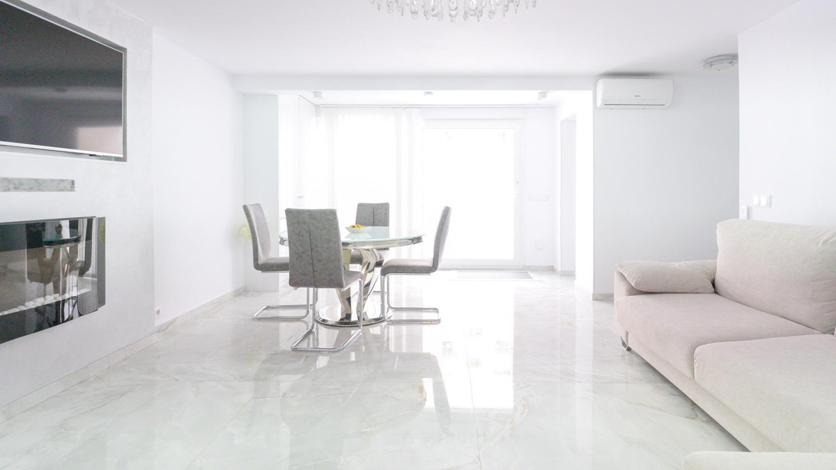 For sale - 4 Bedroom 3 Bathroom House - Townhouse in Orihuela - Punta Prima  - Alicante