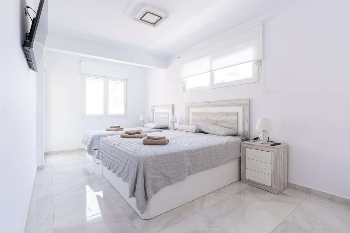 For sale - 4 Bedroom 3 Bathroom House - Townhouse in Orihuela - Punta Prima  - Alicante