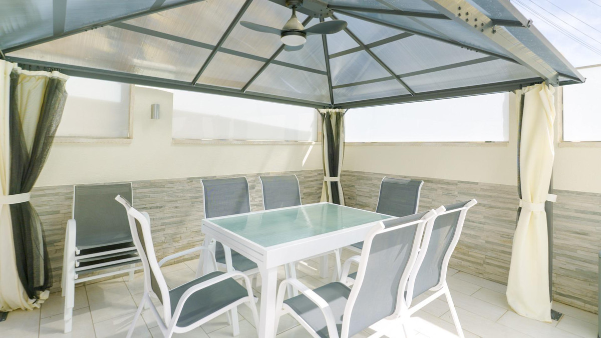 For sale - 4 Bedroom 3 Bathroom House - Townhouse in Orihuela - Punta Prima  - Alicante