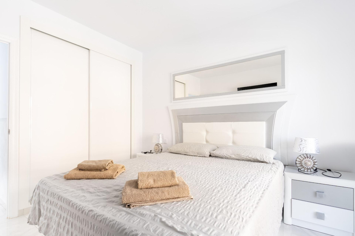 For sale - 4 Bedroom 3 Bathroom House - Townhouse in Orihuela - Punta Prima  - Alicante