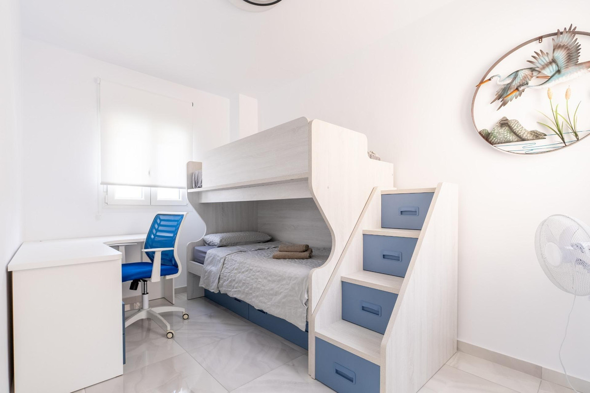 For sale - 4 Bedroom 3 Bathroom House - Townhouse in Orihuela - Punta Prima  - Alicante