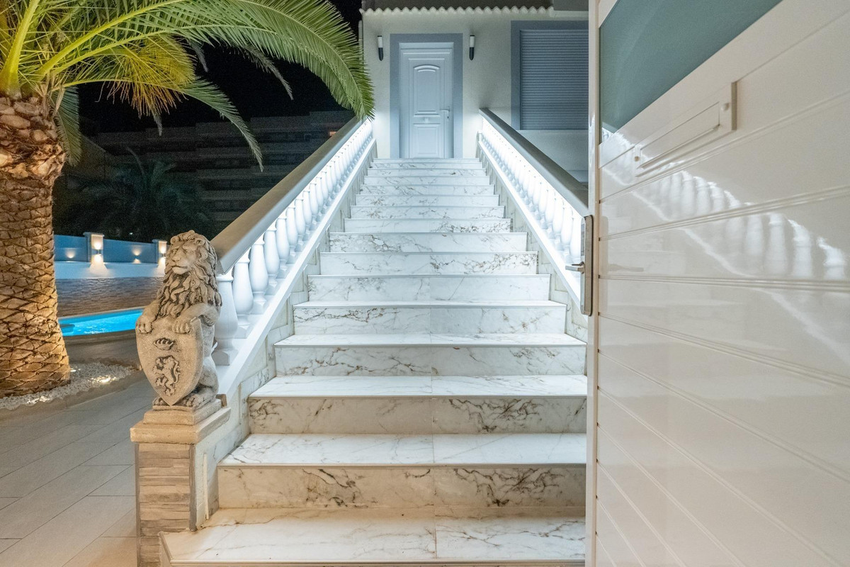 For sale - 4 Bedroom 3 Bathroom House - Townhouse in Orihuela - Punta Prima  - Alicante