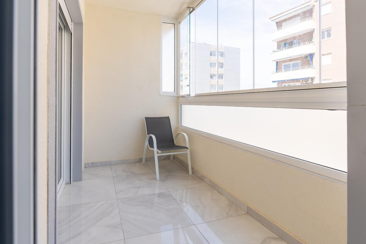 For sale - 4 Bedroom 3 Bathroom House - Townhouse in Orihuela - Punta Prima  - Alicante