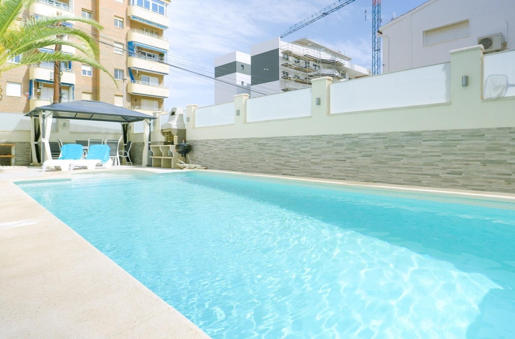 4 Bedroom 3 Bathroom House - Townhouse in Orihuela