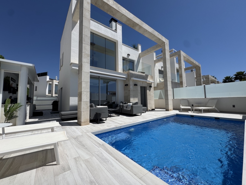 4 Bedroom 4 Bathroom Villa in Lomas de Cabo Roig