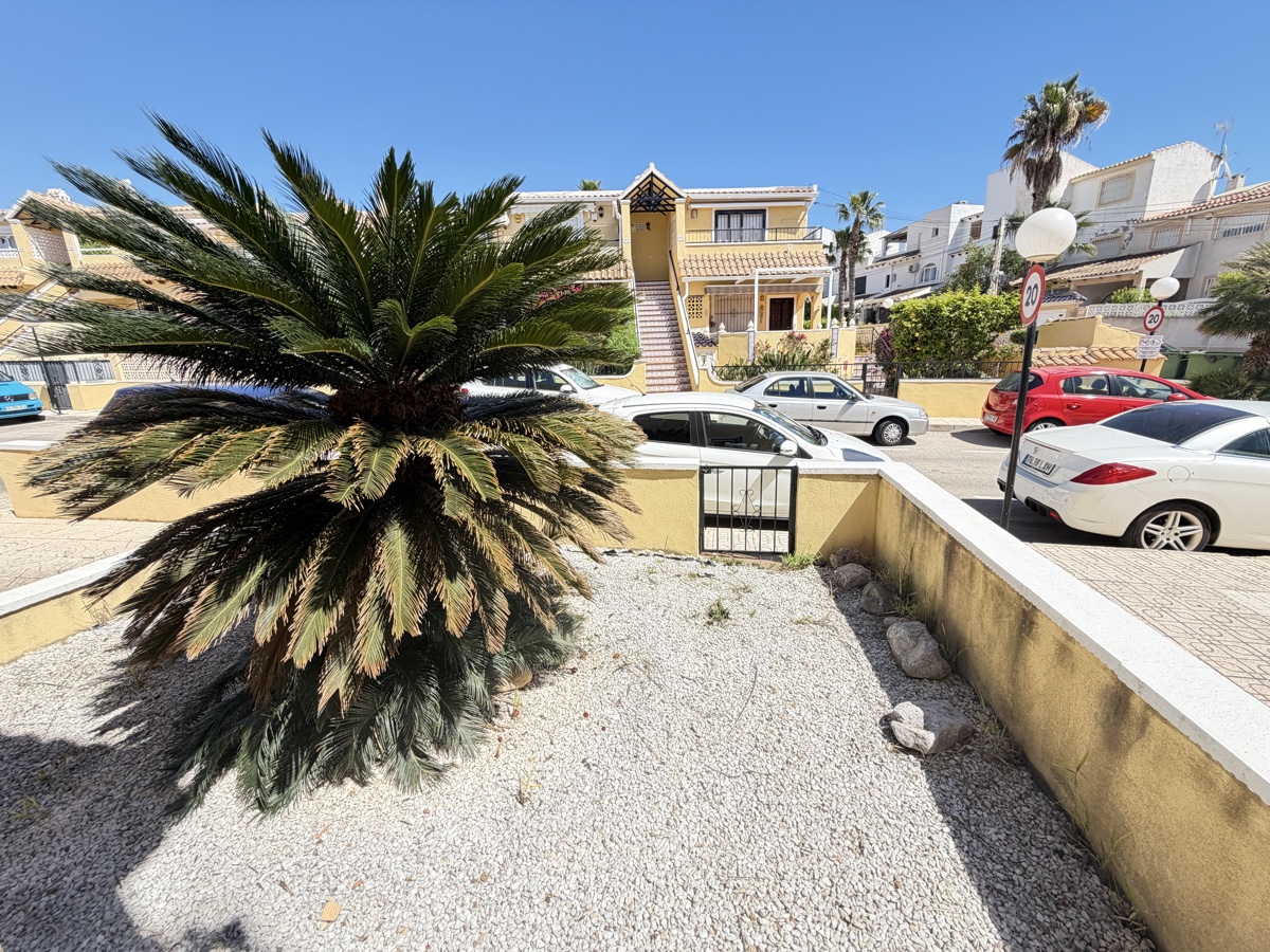 For sale - 2 Bedroom 1 Bathroom Apartment in Villamartin - , Villamartin, Alicante, Spain - Alicante