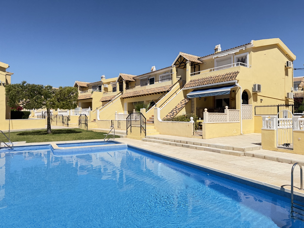 For sale - 2 Bedroom 1 Bathroom Apartment in Villamartin - , Villamartin, Alicante, Spain - Alicante
