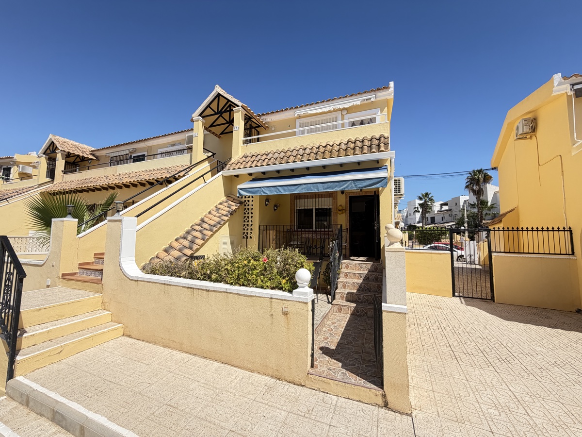 For sale - 2 Bedroom 1 Bathroom Apartment in Villamartin - , Villamartin, Alicante, Spain - Alicante
