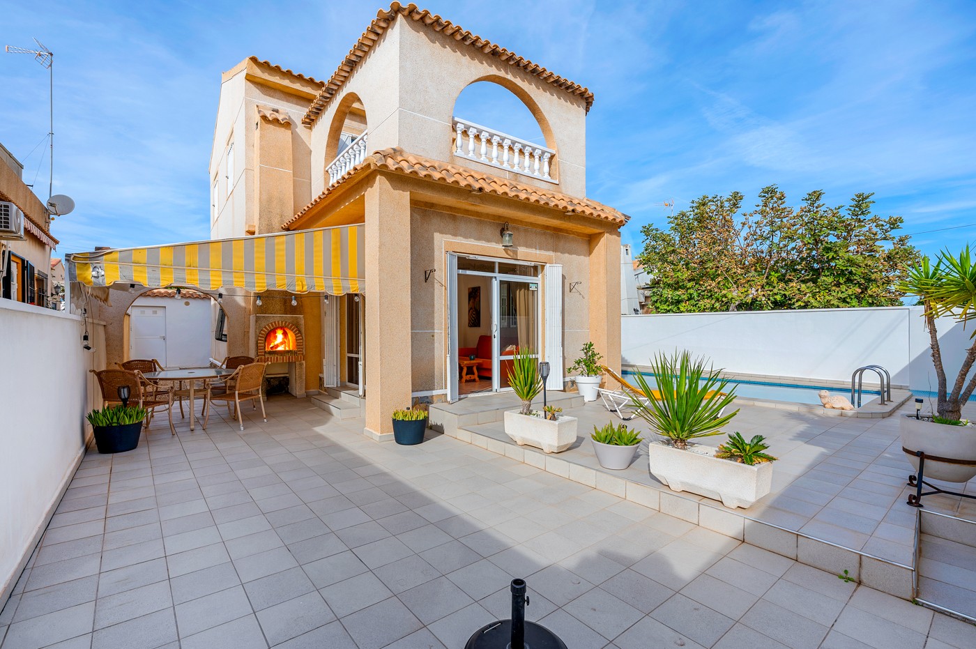 For sale - 4 Bedroom 2 Bathroom Villa in Orihuela Costa - Playa Flamenca  - Alicante