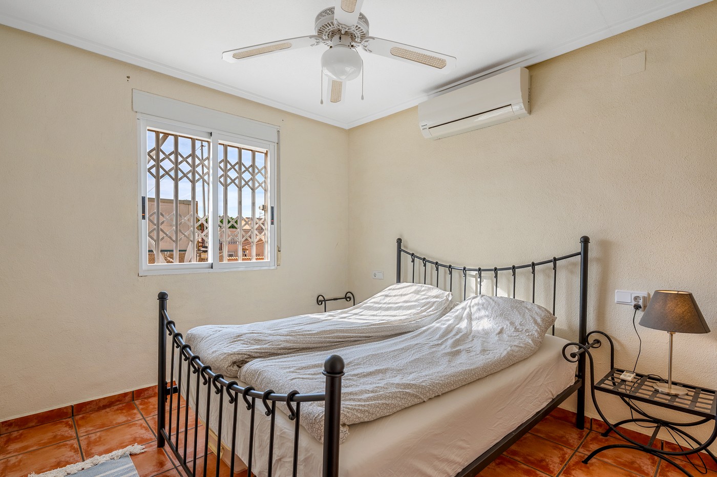 For sale - 4 Bedroom 2 Bathroom Villa in Orihuela Costa - Playa Flamenca  - Alicante