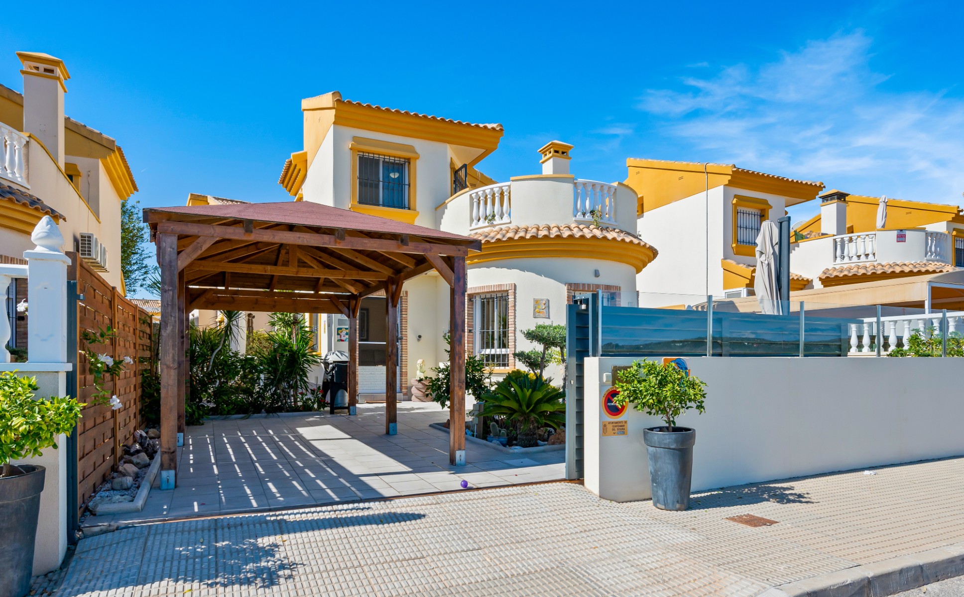 For sale - 3 Bedroom 2 Bathroom Villa in El Raso - El Raso  - Alicante