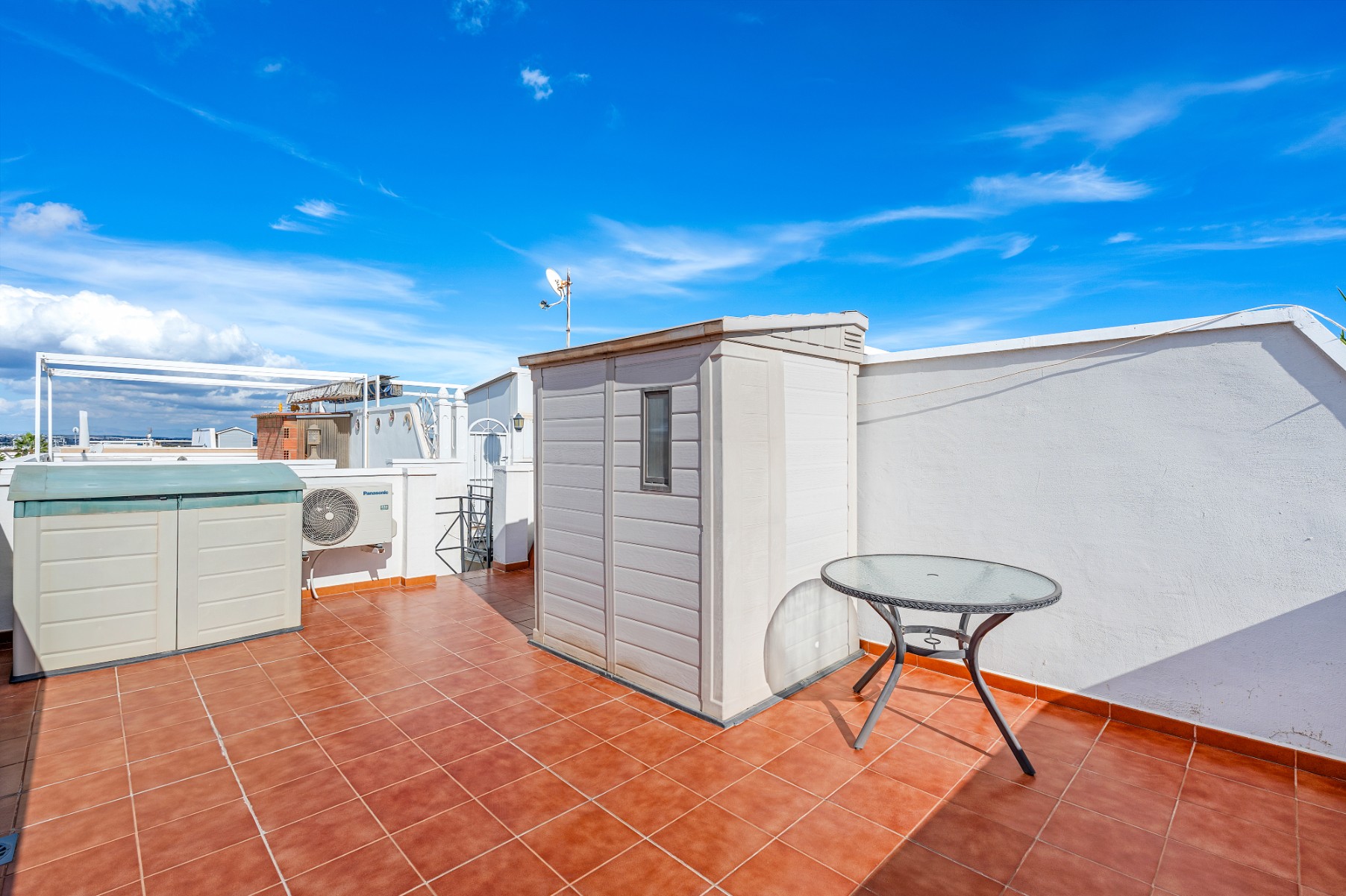 For sale - 2 Bedroom 1 Bathroom Penthouse Apartment in Torrevieja - Torrevieja  - Alicante