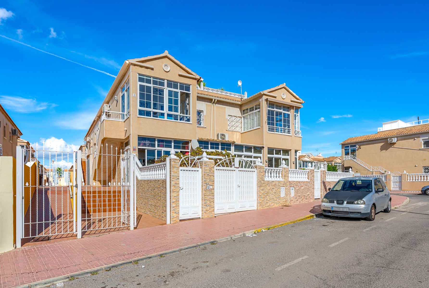 For sale - 2 Bedroom 1 Bathroom Penthouse Apartment in Torrevieja - Torrevieja  - Alicante