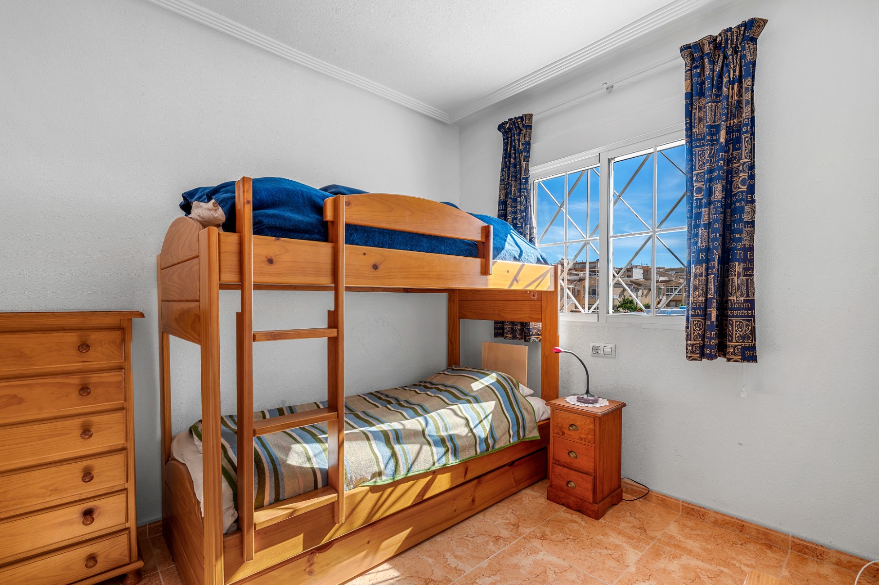 For sale - 2 Bedroom 1 Bathroom Penthouse Apartment in Torrevieja - Torrevieja  - Alicante