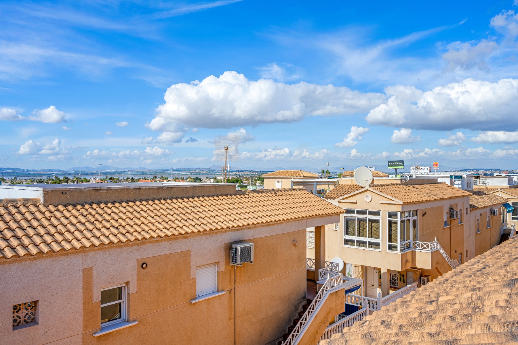 For sale - 2 Bedroom 1 Bathroom Penthouse Apartment in Torrevieja - Torrevieja  - Alicante