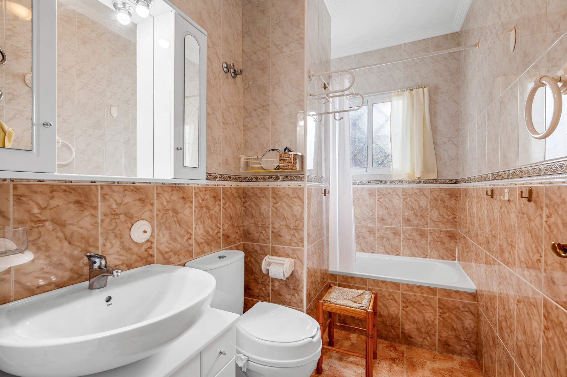 For sale - 2 Bedroom 1 Bathroom Penthouse Apartment in Torrevieja - Torrevieja  - Alicante