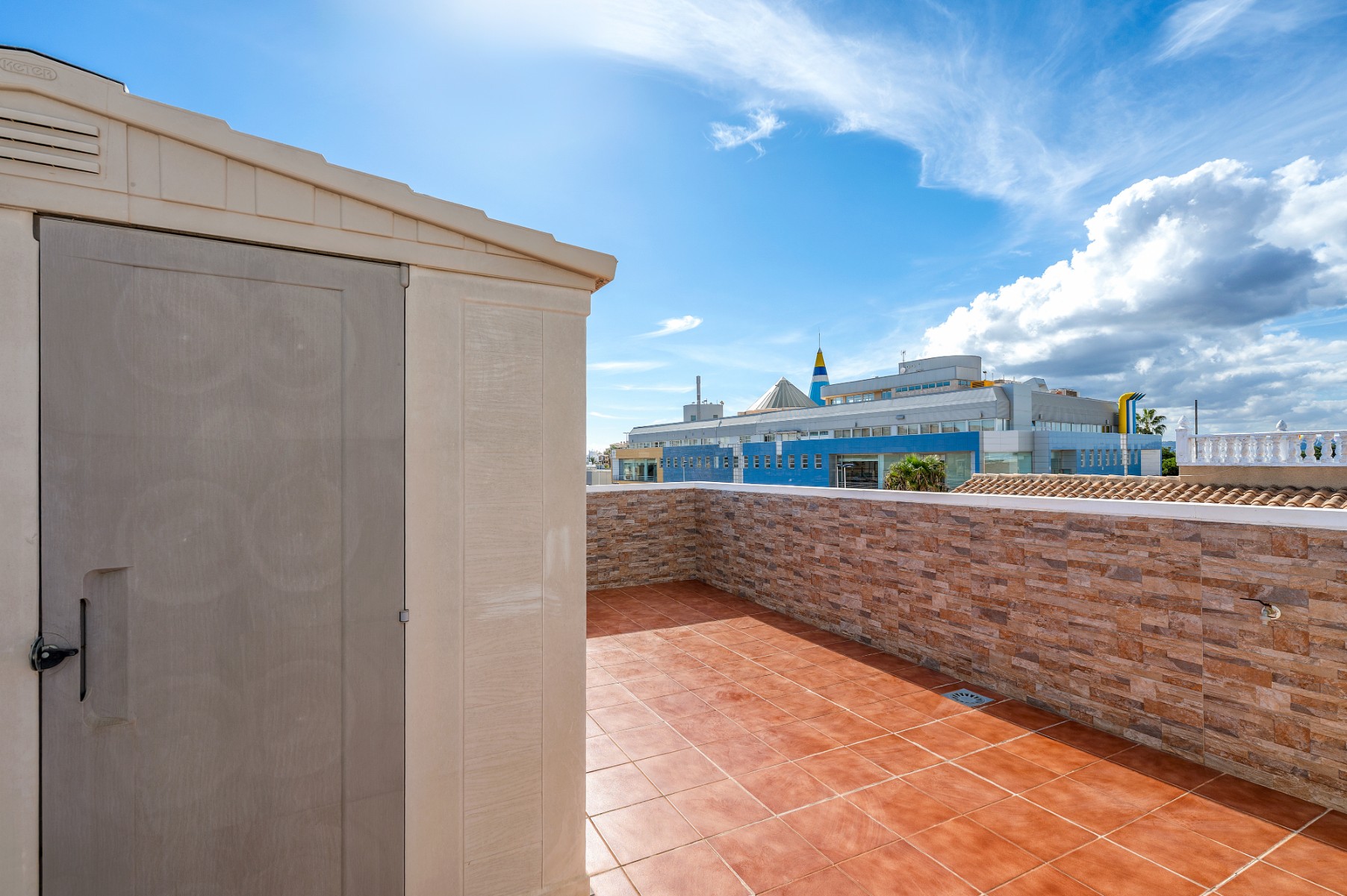 For sale - 2 Bedroom 1 Bathroom Penthouse Apartment in Torrevieja - Torrevieja  - Alicante