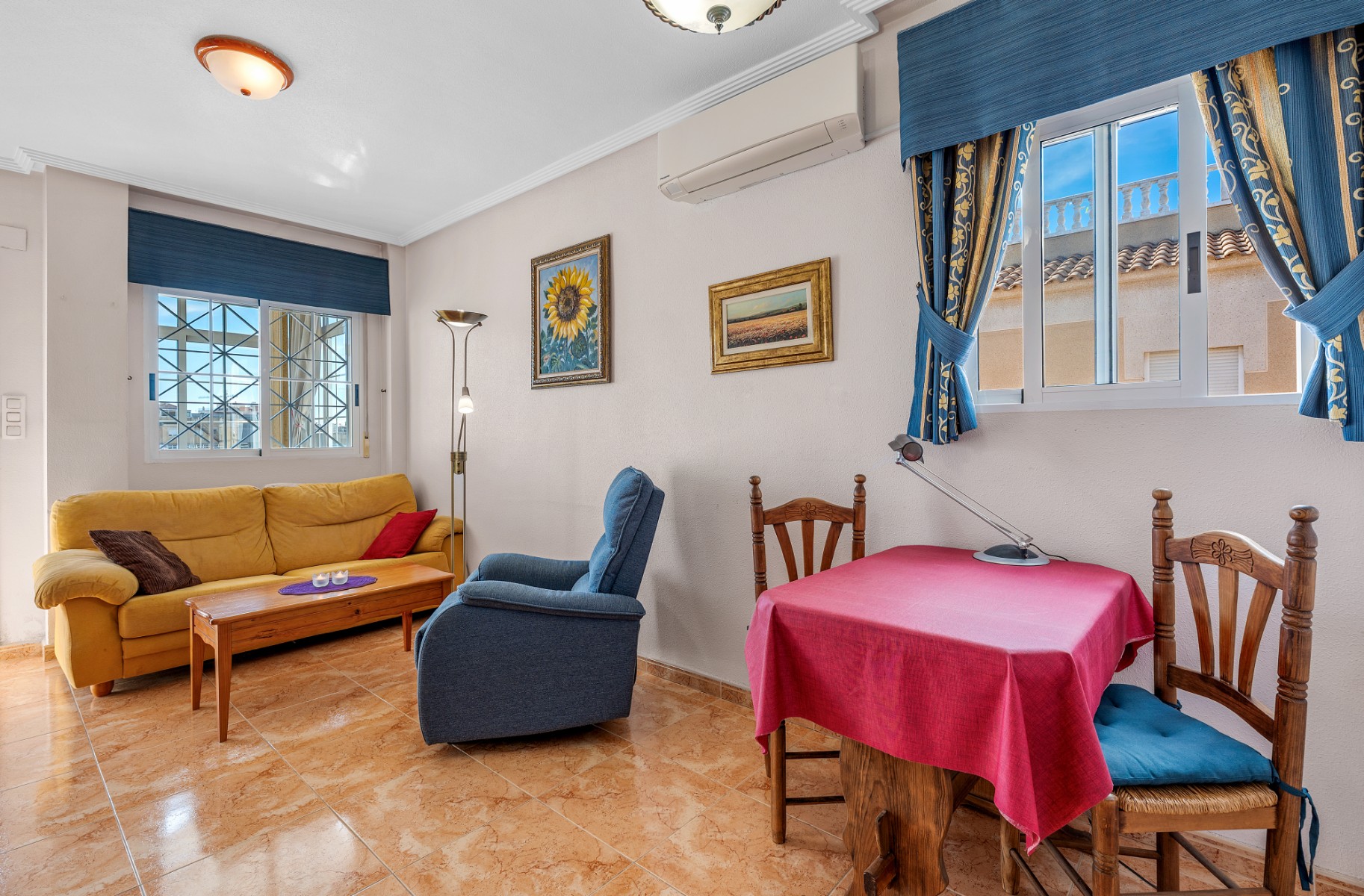 For sale - 2 Bedroom 1 Bathroom Penthouse Apartment in Torrevieja - Torrevieja  - Alicante