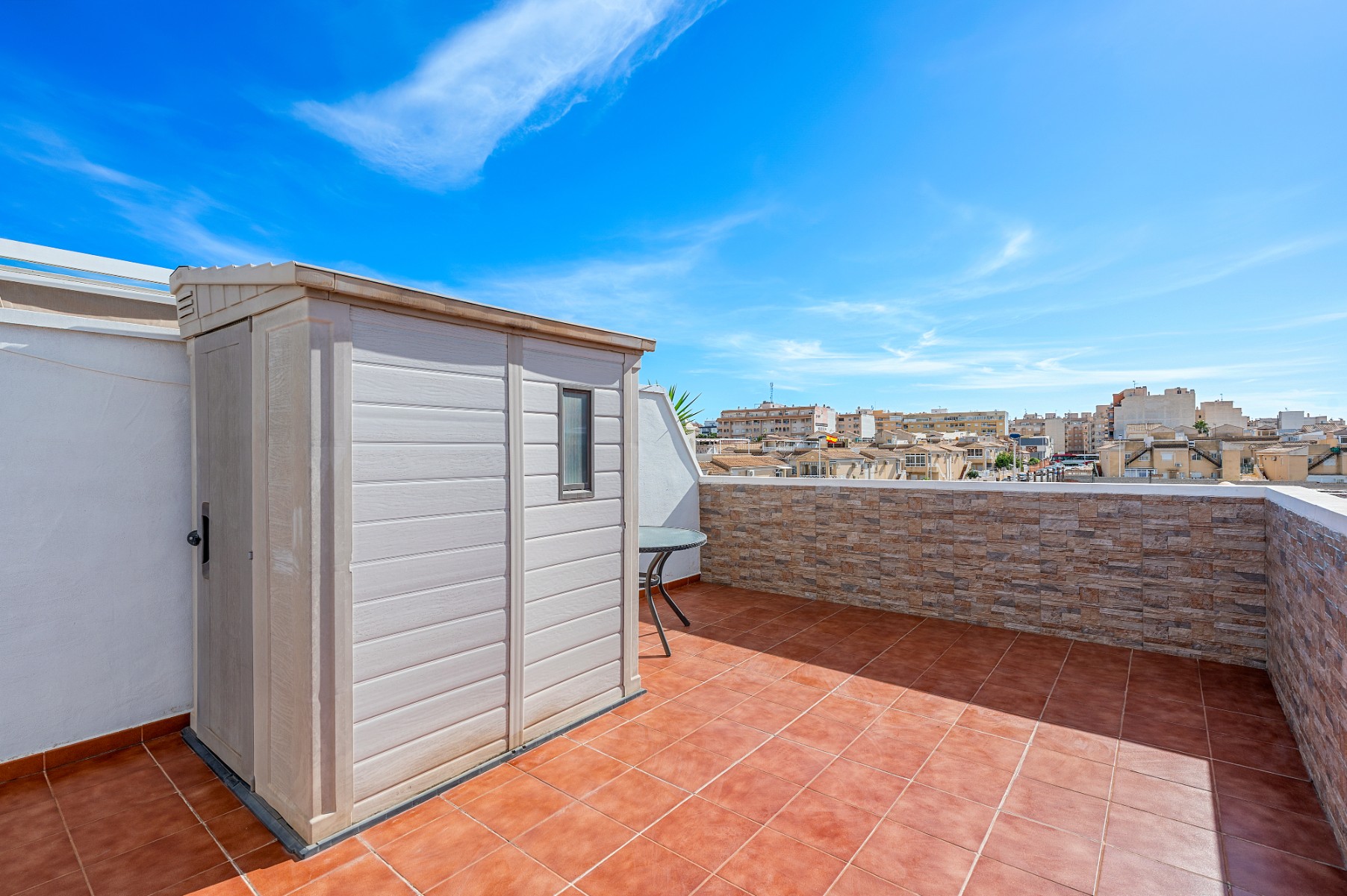 For sale - 2 Bedroom 1 Bathroom Penthouse Apartment in Torrevieja - Torrevieja  - Alicante