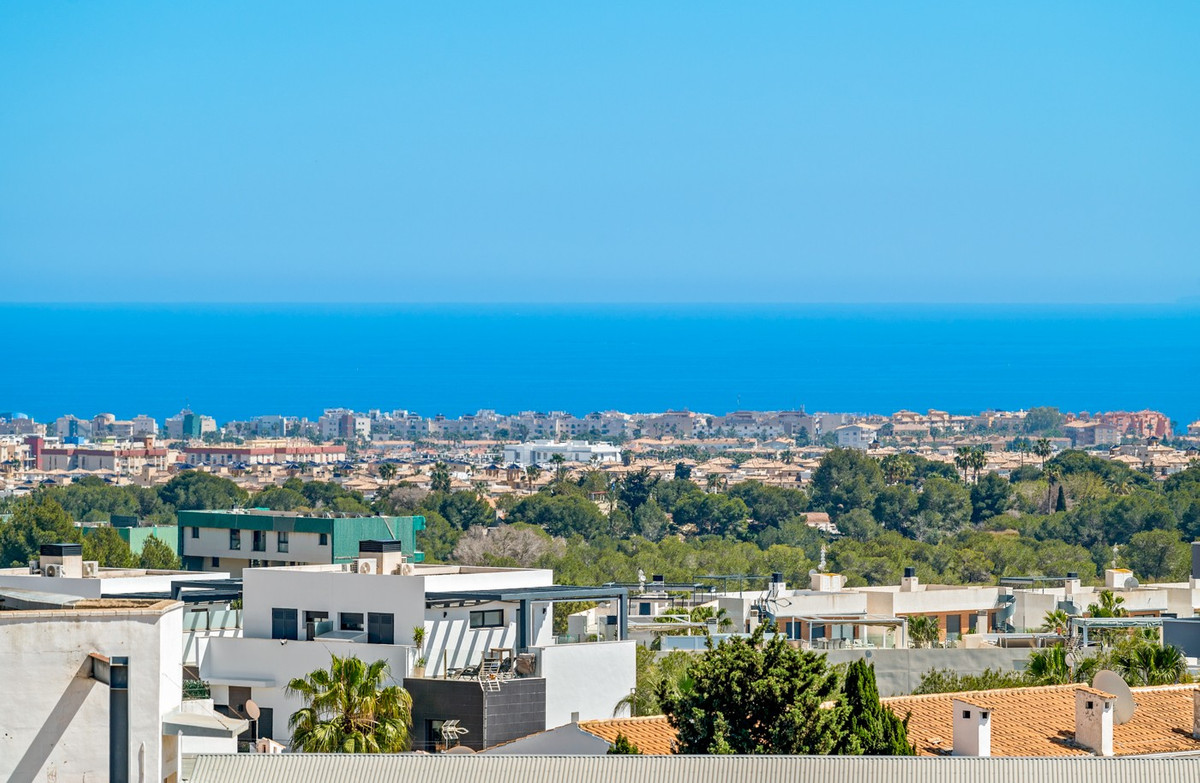 Sold - 2 Bedroom 2 Bathroom Apartment - Penthouse in Orihuela - Lomas De Campoamor  - Alicante