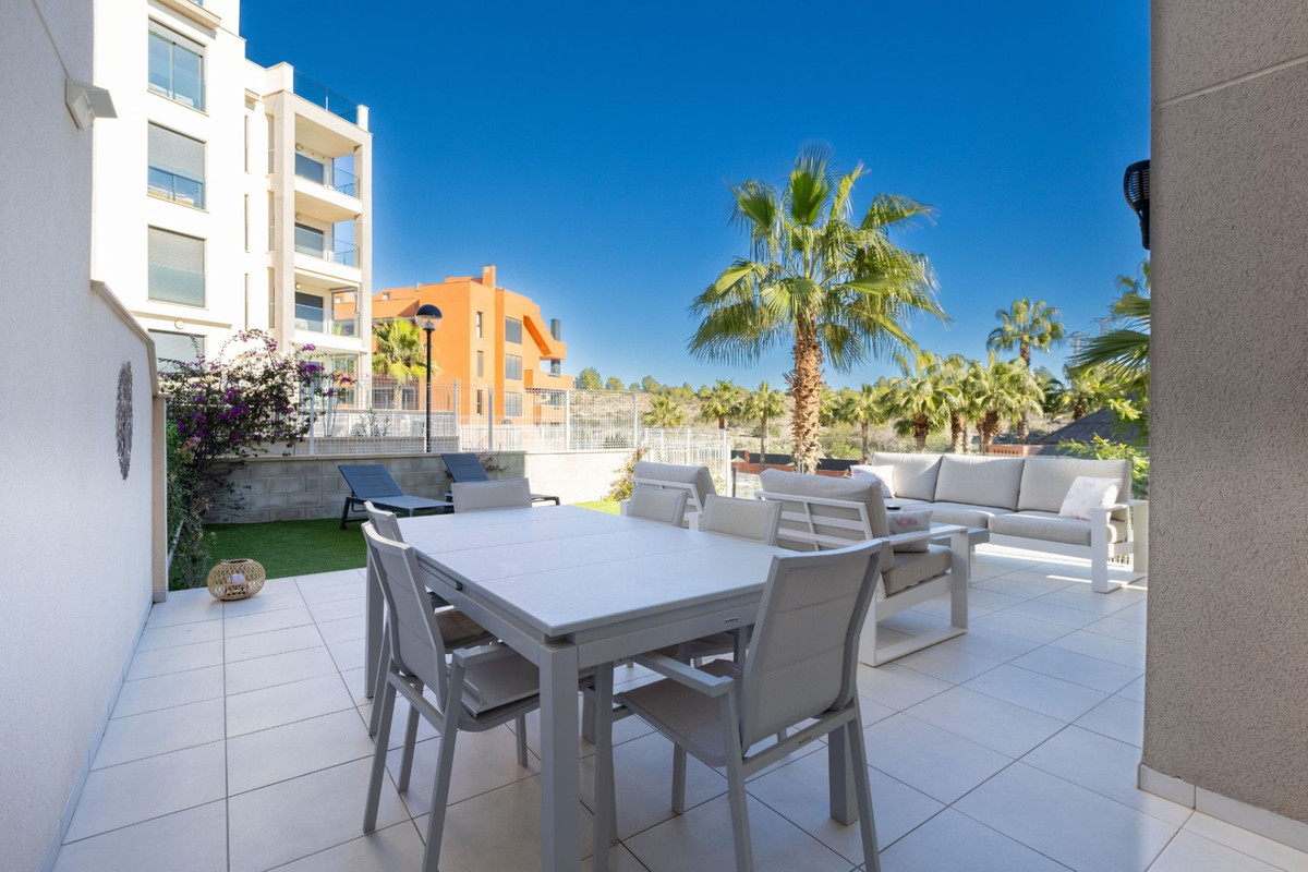 For sale - 2 Bedroom 2 Bathroom Ground Floor Apartment in Villamartin - Villamartin  - Alicante