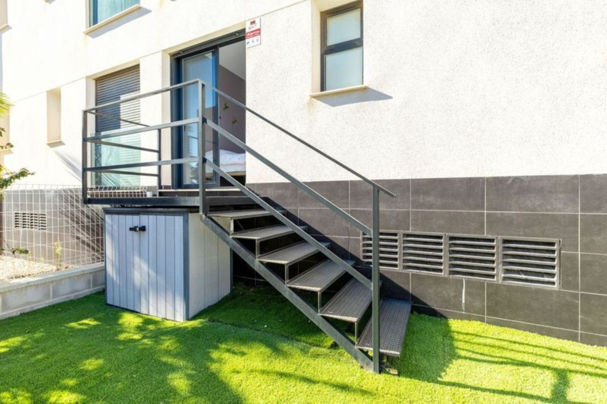 For sale - 2 Bedroom 2 Bathroom Ground Floor Apartment in Villamartin - Villamartin  - Alicante