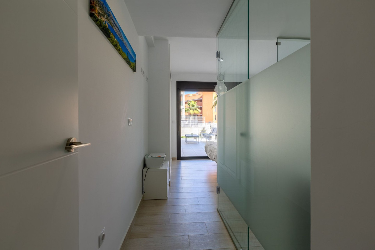 For sale - 2 Bedroom 2 Bathroom Ground Floor Apartment in Villamartin - Villamartin  - Alicante