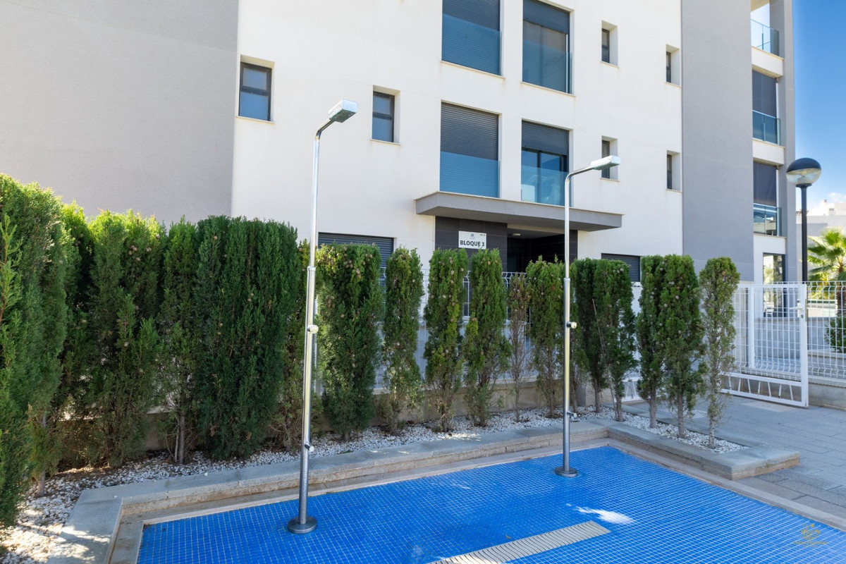 For sale - 2 Bedroom 2 Bathroom Ground Floor Apartment in Villamartin - Villamartin  - Alicante