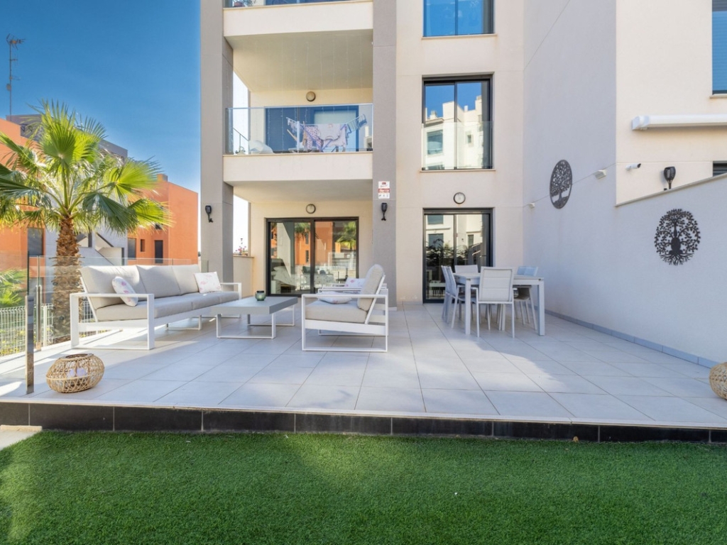 2 Bedroom 2 Bathroom Ground Floor Apartment in Villamartin