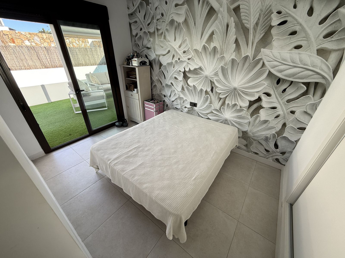 For sale - 3 Bedroom 2 Bathroom House - Detached Villa in Orihuela - Lomas de Cabo Roig  - Alicante