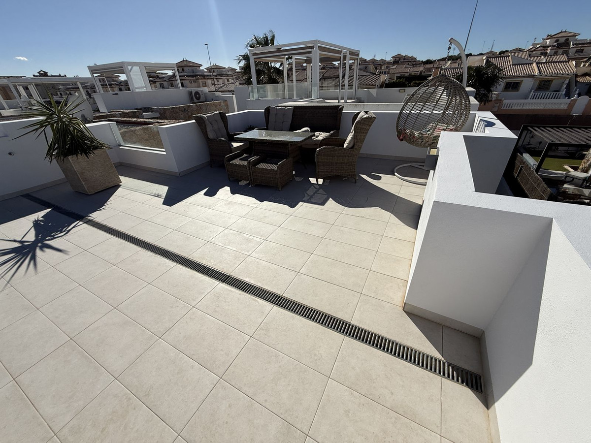 For sale - 3 Bedroom 2 Bathroom House - Detached Villa in Orihuela - Lomas de Cabo Roig  - Alicante