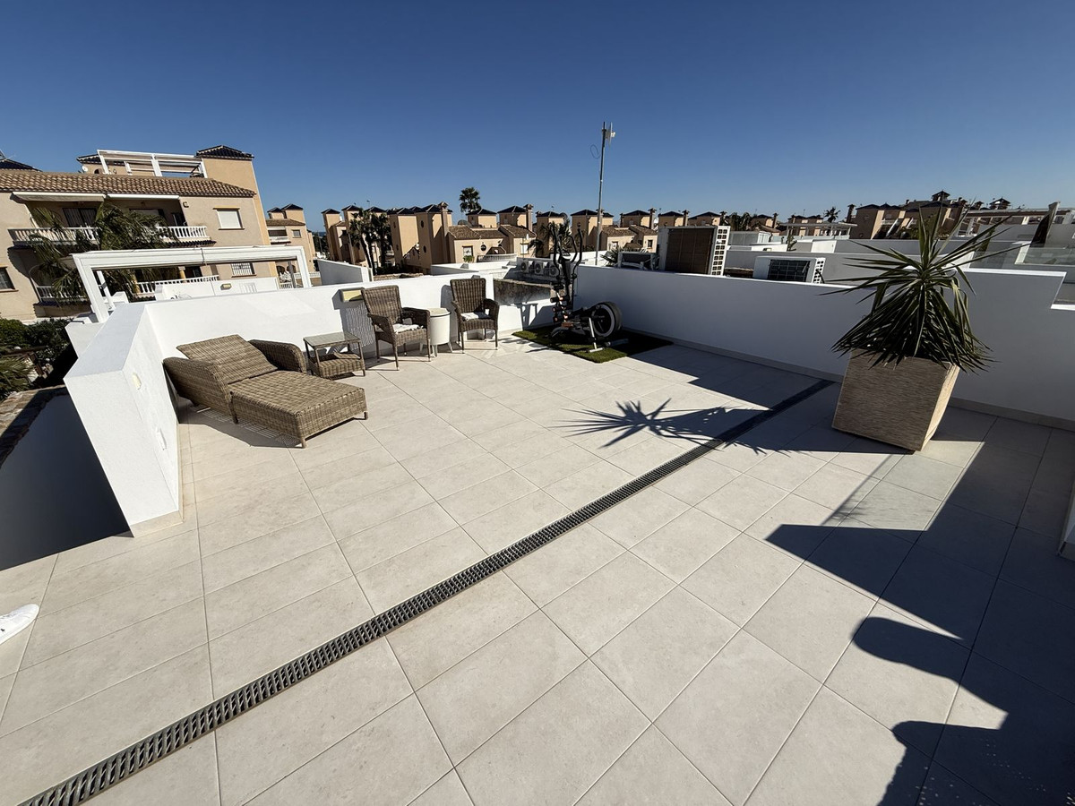 For sale - 3 Bedroom 2 Bathroom House - Detached Villa in Orihuela - Lomas de Cabo Roig  - Alicante