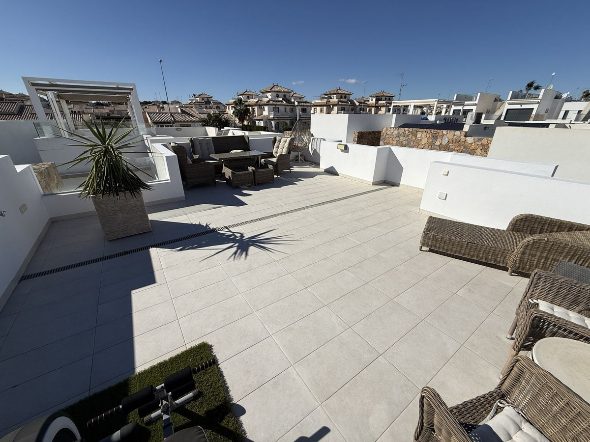 For sale - 3 Bedroom 2 Bathroom House - Detached Villa in Orihuela - Lomas de Cabo Roig  - Alicante