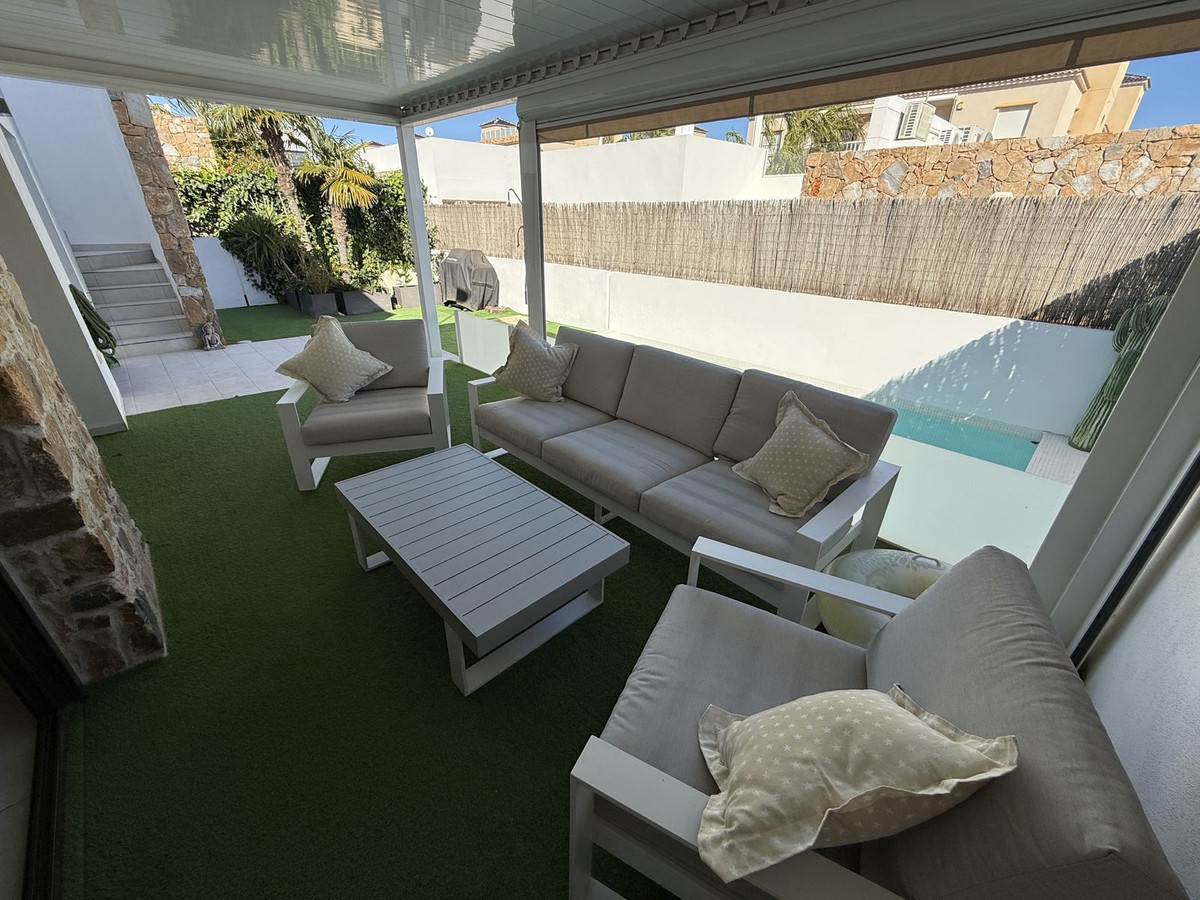 For sale - 3 Bedroom 2 Bathroom House - Detached Villa in Orihuela - Lomas de Cabo Roig  - Alicante