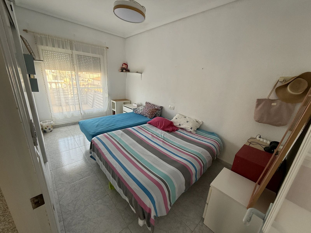 For sale - 6 Bedroom 3 Bathroom House - Detached Villa in Torrevieja - Torrevieja Centro  - Alicante