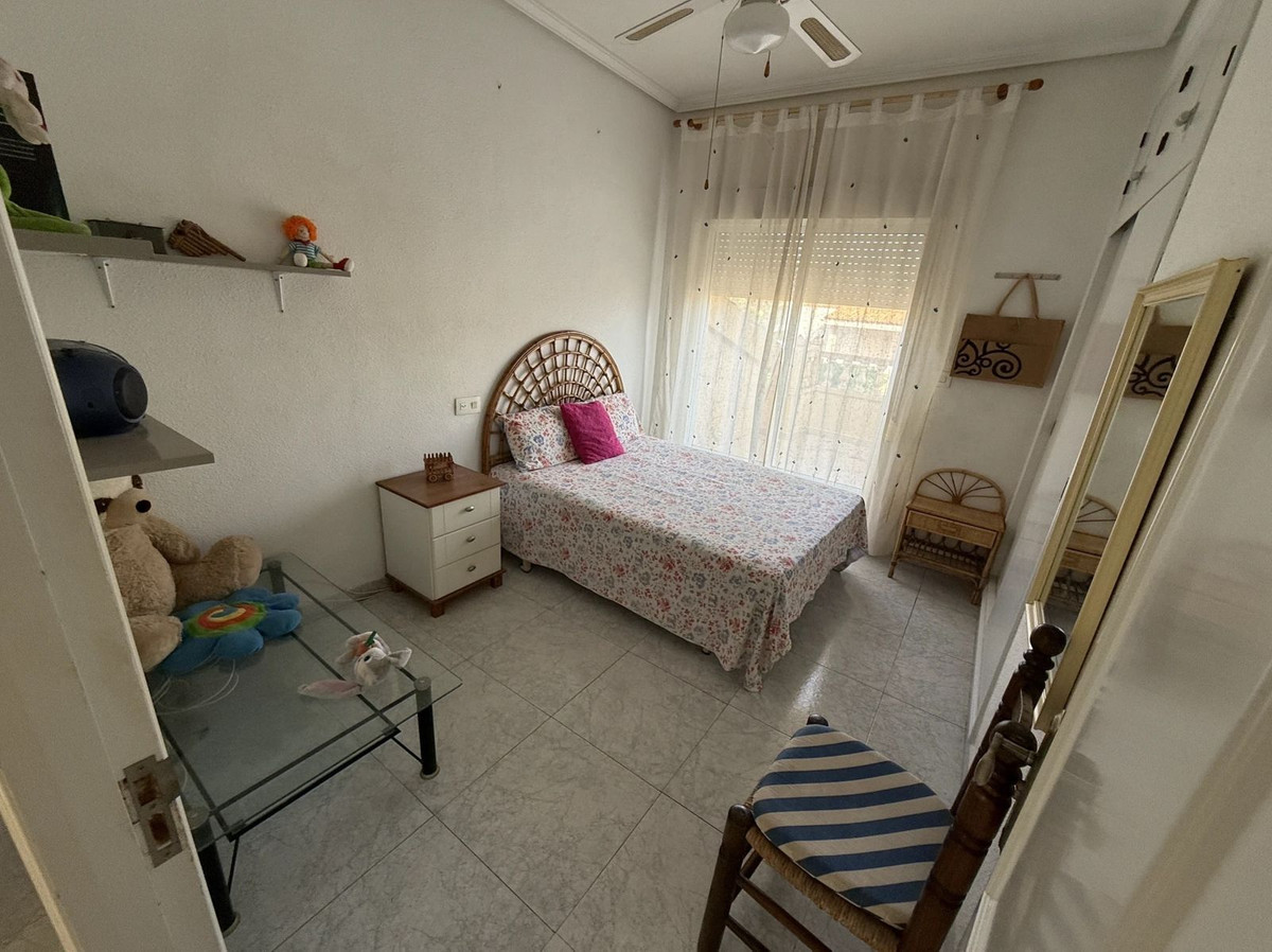 For sale - 6 Bedroom 3 Bathroom House - Detached Villa in Torrevieja - Torrevieja Centro  - Alicante