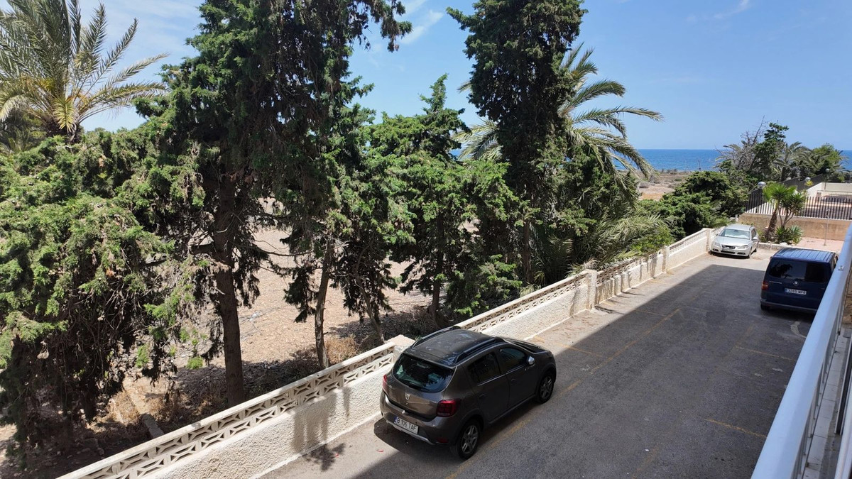 For sale - 3 Bedroom 2 Bathroom Apartment in Punta Prima  - Punta Prima  - Alicante