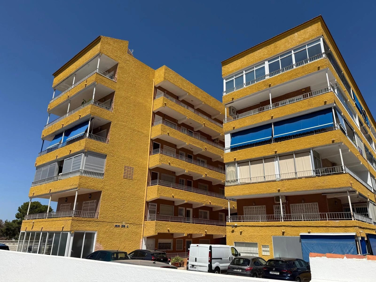 For sale - 3 Bedroom 2 Bathroom Apartment - Middle Floor Apartment in Orihuela - Punta Prima  - Alicante