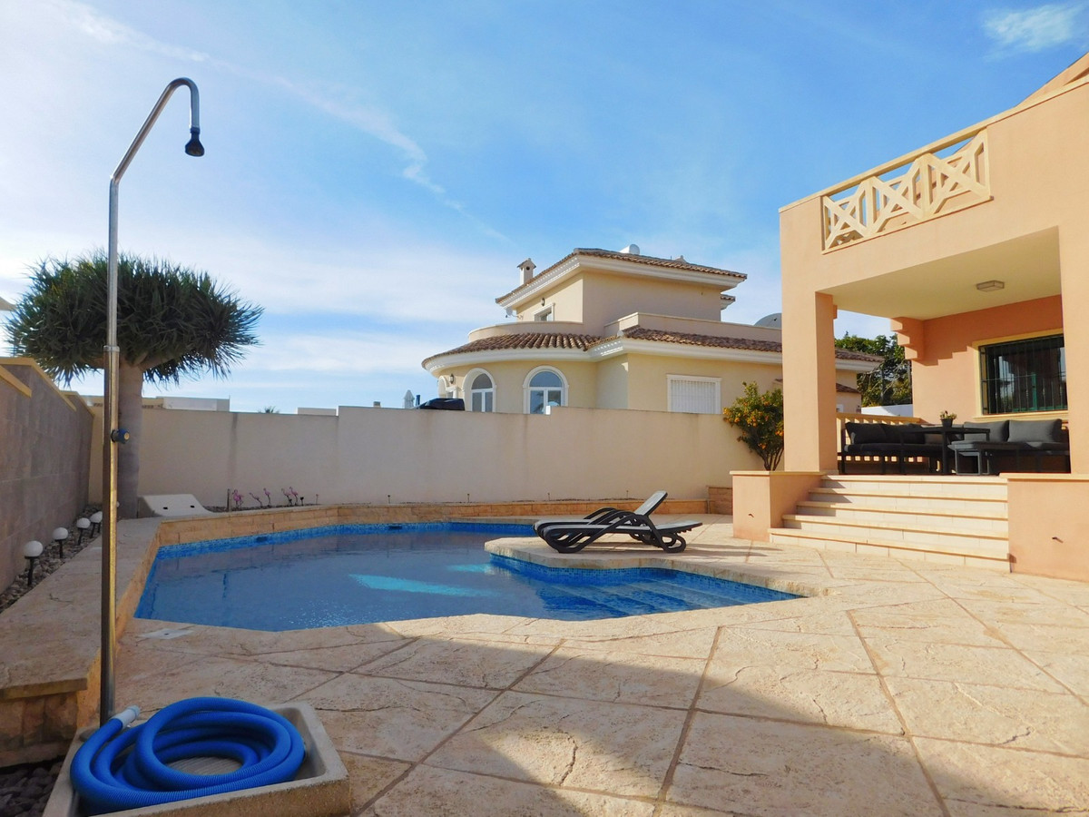 For sale - 4 Bedroom 2 Bathroom House - Detached Villa in Rojales - Ciudad Quesada  - Alicante