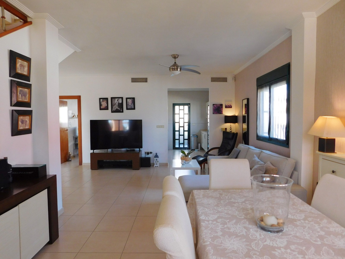 For sale - 4 Bedroom 2 Bathroom House - Detached Villa in Rojales - Ciudad Quesada  - Alicante