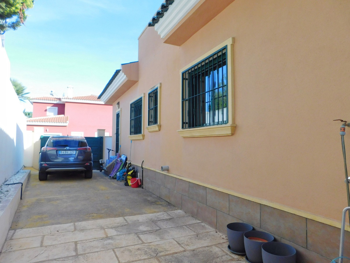 For sale - 4 Bedroom 2 Bathroom House - Detached Villa in Rojales - Ciudad Quesada  - Alicante