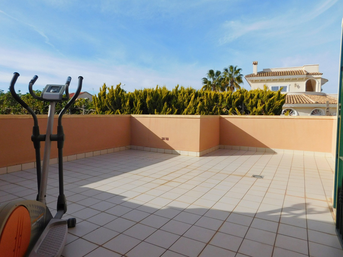 For sale - 4 Bedroom 2 Bathroom House - Detached Villa in Rojales - Ciudad Quesada  - Alicante