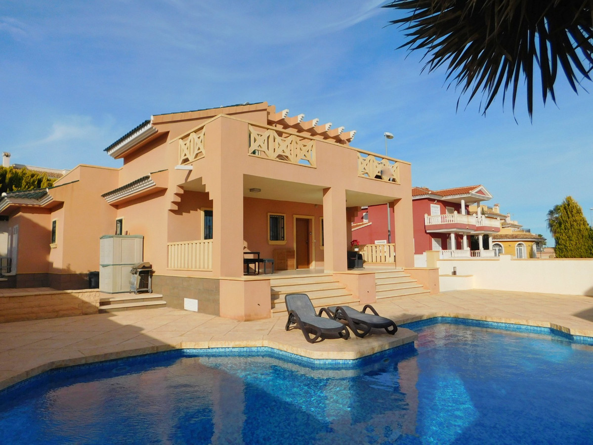 For sale - 4 Bedroom 2 Bathroom House - Detached Villa in Rojales - Ciudad Quesada  - Alicante