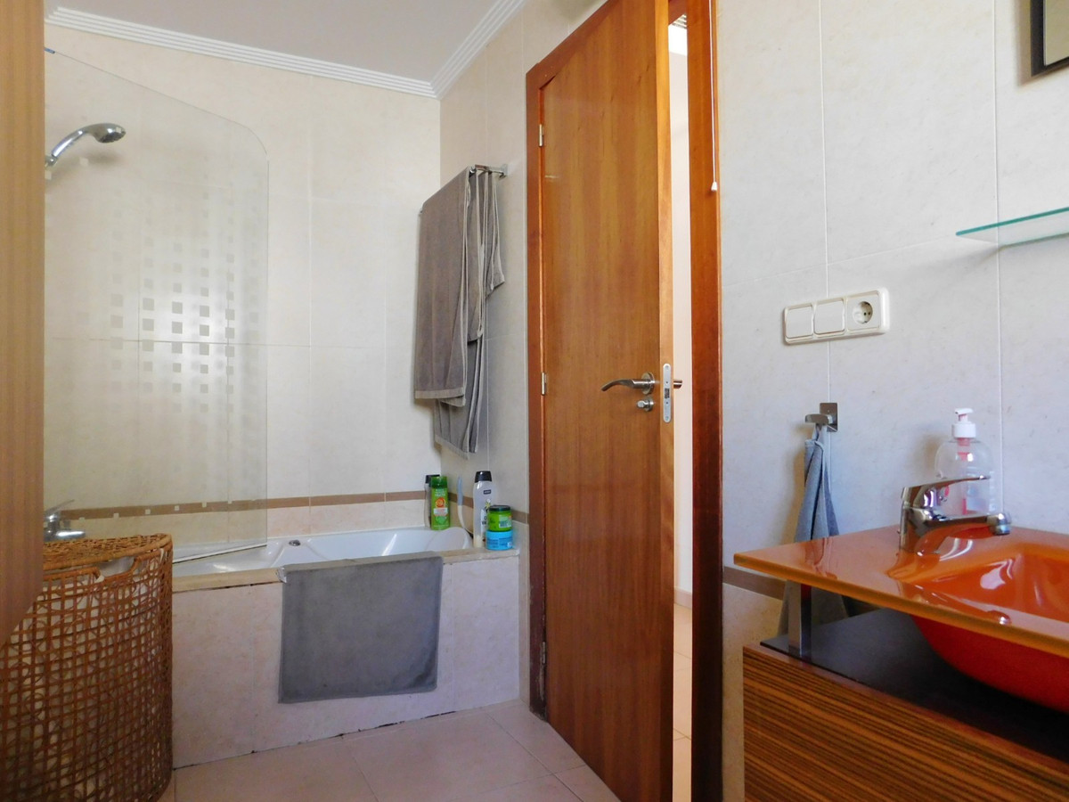 For sale - 4 Bedroom 2 Bathroom House - Detached Villa in Rojales - Ciudad Quesada  - Alicante