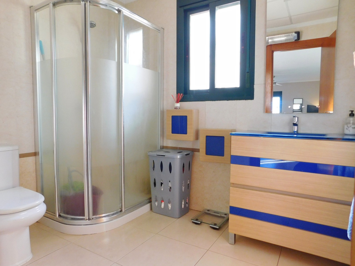 For sale - 4 Bedroom 2 Bathroom House - Detached Villa in Rojales - Ciudad Quesada  - Alicante