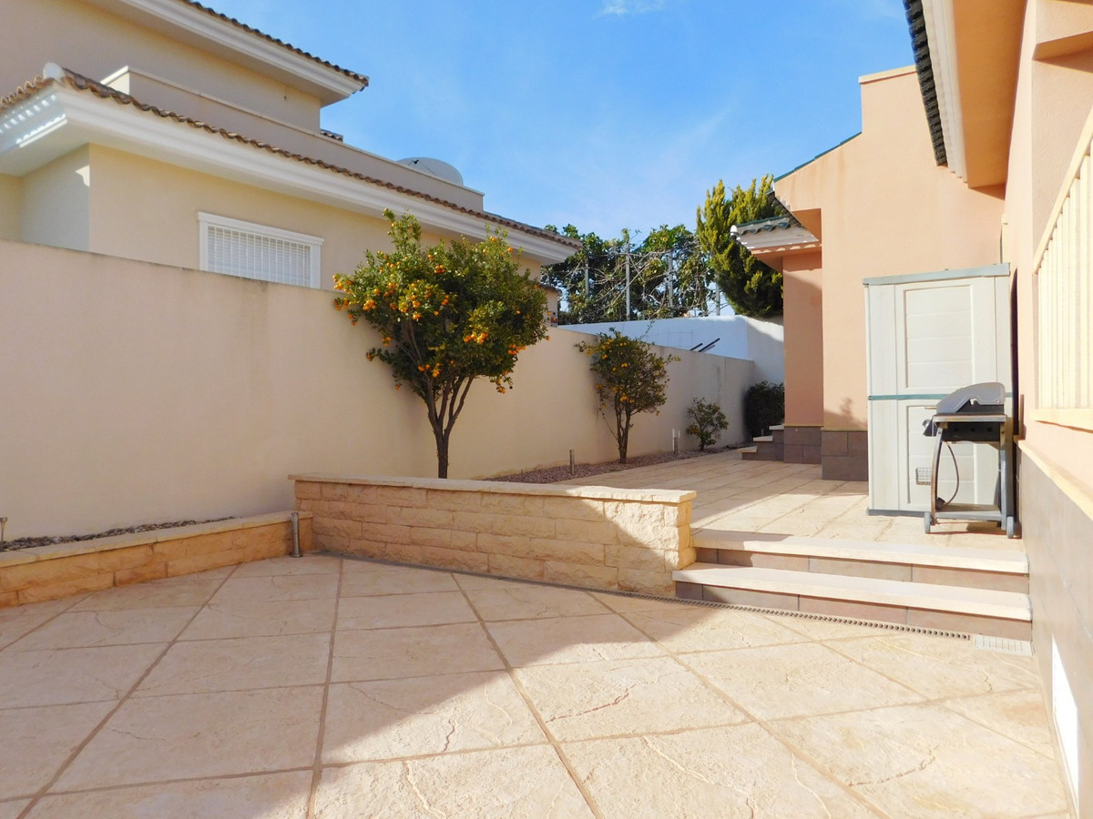 For sale - 4 Bedroom 2 Bathroom House - Detached Villa in Rojales - Ciudad Quesada  - Alicante