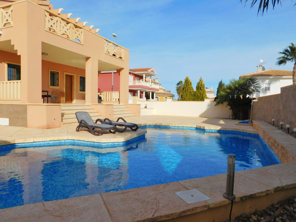 For sale - 4 Bedroom 2 Bathroom House - Detached Villa in Rojales - Ciudad Quesada  - Alicante