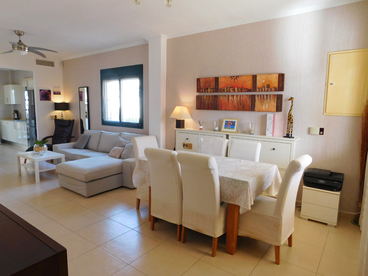 For sale - 4 Bedroom 2 Bathroom House - Detached Villa in Rojales - Ciudad Quesada  - Alicante